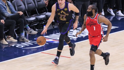 开云体育网页登陆-东契奇单场至少46分7板11助且命中8记三分 历史第二人&amp;比肩16哈登